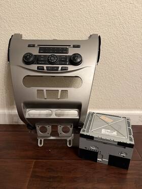 638-02593-d 1 Factory Radio 2008 Ford Focus Cd Am/fm Receiver -center Trim Piece Included