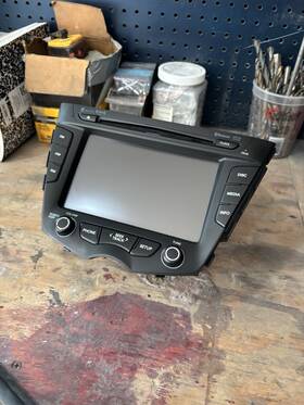 638-52305-noa 1 Factory Radio Control Unit-am Fm Cd Player Reman Fits 2012 Hyundai Veloster