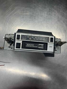 0000011 Audiovox 1980s Toyota Nissan Datsun Analog Am/fm Car Radio With Tape Player