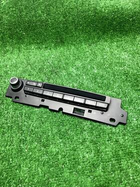 65129186213 Bmw Oem E60lci/ E60 Lci 5-series Audio System Controller Cd Player Outside Cover
