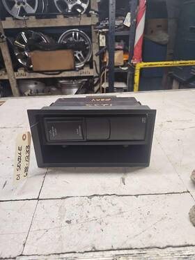 25712067 Cadillac 2000-2001 Seville Radio Reciever Cd Player Console Mounted 6 Disc