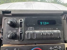 15758986 Chevy Ac Delco 95-05 Chevrolet Gmc Truck Suv Astro And More Am Fm Radio Stereo Oem
