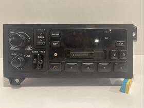 P04704365 Chrystler Corporation 1995-2001 Chrysler Radio Cassette Player Oem Black