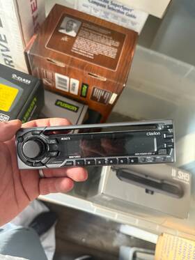 M5675 Clarion Calrion Stereo