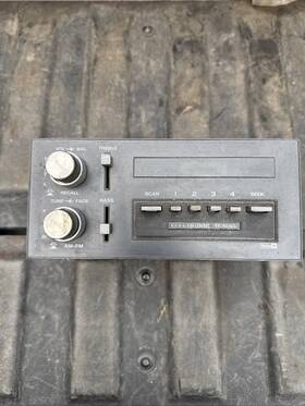 1044637 Delco Am/fm Radio Untested