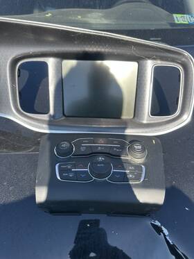 2c3cdxct2fh844212 Dodge 2015 Charger Radio Screen With Climate Controller And Cover Oem 8.4