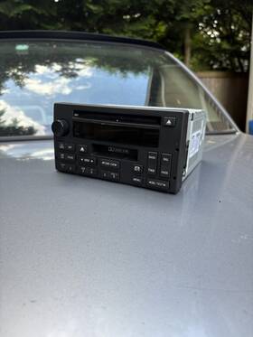 1040.10 Ford Audio Sterio Radio Receiver Fits 01-07 Crown Victoria Great Condition