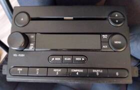 5c3t-18c869-ae Ford 2005 F250 Lariat Oem Am/fm Stereo Cd Player