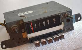 C7aa-18806-j Ford 1967 Galaxie Ltd Motorola Push-button Am Dash Radio 7tmf