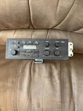 E69f-19b131-aa Ford Factory Am/fm Radio Stereo Oem Untested