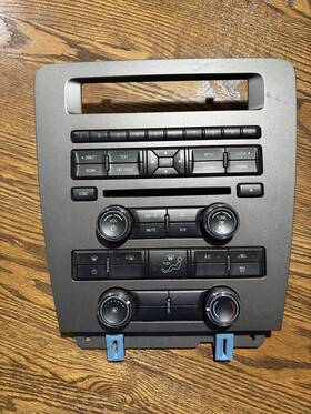 Er3t-18a802-aa Ford Mustang Stereo And Face Plate