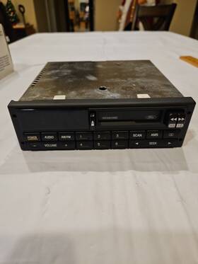 F7zf-19b132-aa Ford Oem Am/fm Cassette Radio F7zf-19b 132-aa Untested For Parts