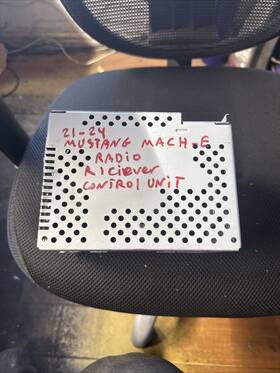 Lj8t-18d890-dhc Ford 21-24 Mustang Mach-e Radio Reciever Control Unit Lj8t18d890-dhc Box#27