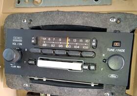 Eaf-19a198aa Ford Mercury 52260 1980s Am Fm Cassette Radio With Dolby And Bezel - Tested Works