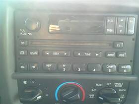 638-01213 Ford Truck Audio Equipment Radio Am-fm-cd Player Fits 99-02 Expedition 394323