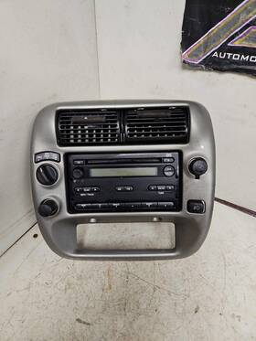 5l5z18806da Ford Trucks 05 Ranger Audio And Visual Equip. Radio Am-fm-cd Single Disc Oem