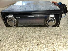 Ca-ip500 Fusion - Am/fm Indash Car Stereo For Ipod W Wiring Mounting Untested
