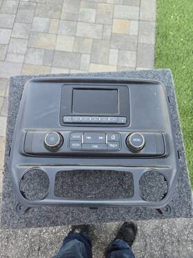 6609 General Motors 2015 Silverado 2500 Stock Stereo And Bezzle Dash Kit