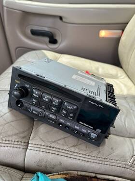 1507682 Gm Radio Bluetooth Fits 96-01 Chevrolet Tahoe Suburban Silverado Pickup No Cd