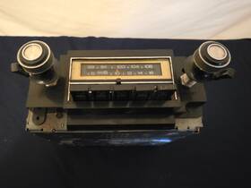 7898490 Gm 7808490 General Motors Am/fm Stereo Radio 8 Track Delco With Knobs - Untested