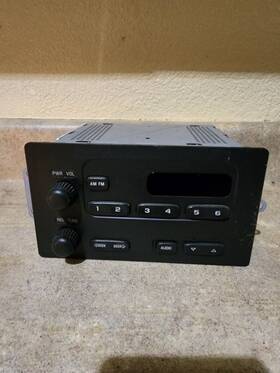 1513157 Gm Trucks 2003 - 2007 Chevy Silverado 2500 Am Fm Stereo Radio Receiver Tested And Working