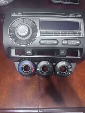 39101-sln-a010-m1 Honda 2007-2008 Fit Am Fm Radio Cd Player In Bezel 9002196