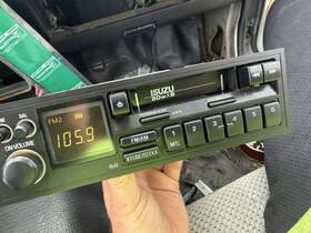 Isuzu Ce-8640 Nos Radio 88-91 New Takeout Trooper Rodeo Amigo Pickup Impulse Stylus