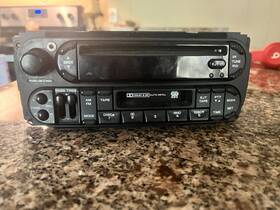 208834 Jeep Wrangler 03 X Radio Cd/casette Player