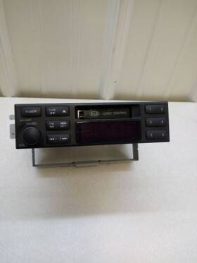 7070100365 Kia 638-57145b 1997 Sportage Radio Oem Used Tested 7/28/97 Build