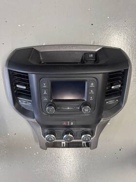 68354582aa Mopar 2019 Ram 2500 3500 Hd 5 Inch Uconnect Radio With Hvac Bezel