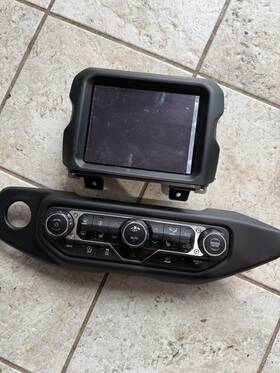 68472596ab Mopar Jeep Jt Gladiator Oem 8.4in Touchscreen Radio Wtrim Panel And Climate Control