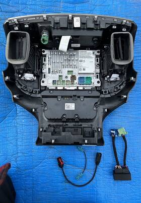 P68629321ac Mopar Wireless 2019-2024 Apple Carplay Dodge Truck New Body Ram 2500 3500 8.4 Inch Radio
