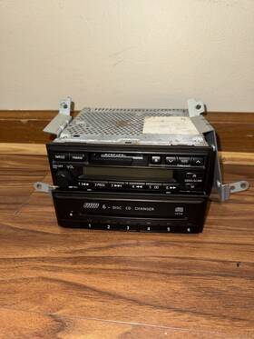 0008319 Nissan 2001 Pathfinder Radio And Cd Changer