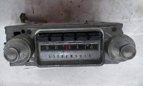 638.gm3n63 Oldsmobile 1963 F85 Transistor Radio