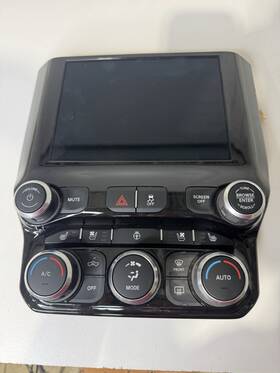 P68370123ab Ram 19-22 1500 /2500 Radio Center Controls