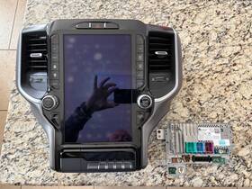 P68504644ab Ram 1500 Uconnect 5 12 Inch Screen And Receiver Module