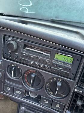 0247007 Saab 86-93 900 C900 Oem Clarion Radio Stereo Tested With Code