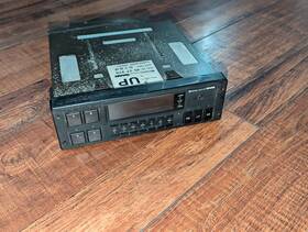 9527979 Saab Oem Rare 1986-1993 900 Clarion Stereo Radio Equalizer With Mounting Cage