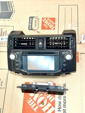 86140-35261 Toyota Oem 4runner Factory Radio With Bezel And Clock