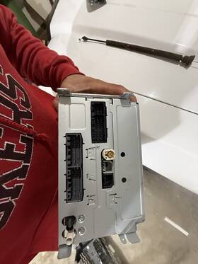 05091461zp Uconnect Re2 8.5 Inch Radio