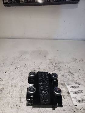638-52219 Volvo 11-13 30 Series Audio Equipment Radio Control Panel 125169