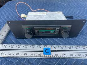 Lc131628 Volvo 1967-1974 140 142 144 145 Radio Stereo Am Fm 340dgl Head Unit Oem #4907em